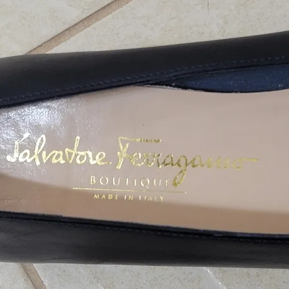 Salvatore Ferragamo Boutique Vara Bow Bow Chunchy Heels.