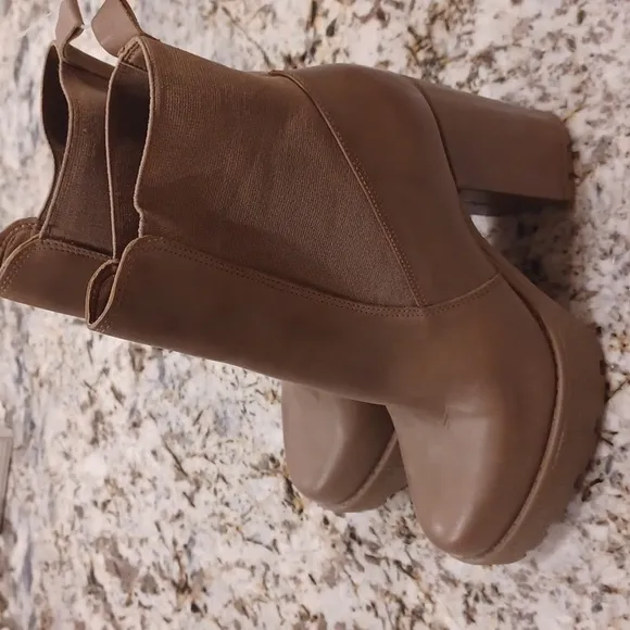 Schutz Billie Leather Platform Boots NEW Size 10B MSRP $198