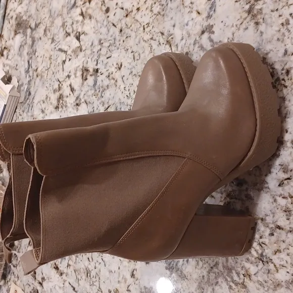 Schutz Billie Leather Platform Boots NEW Size 10B MSRP $198