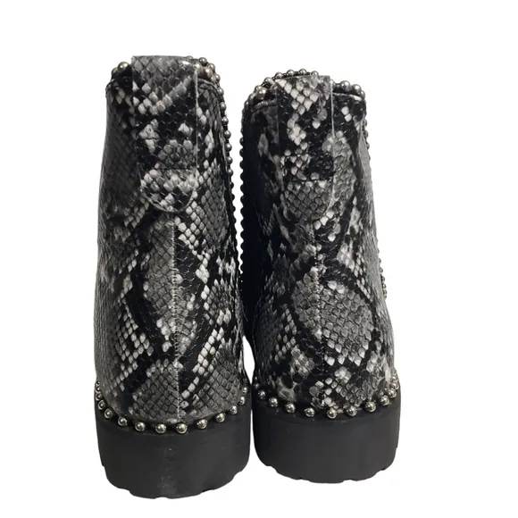 Seven Dials South End Chelsea Stud Snake Ankle Boots Sz 8.5M