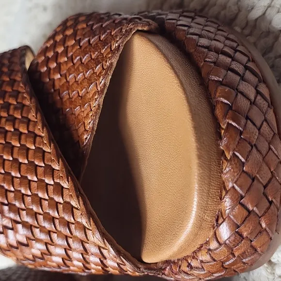 Seyshelles Leather Brown Woven Slide SOFT Sandals. Size 8,5