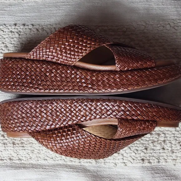 Seyshelles Leather Brown Woven Slide SOFT Sandals. Size 8,5