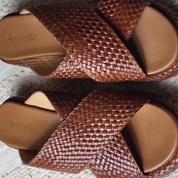 Seyshelles Leather Brown Woven Slide SOFT Sandals. Size 8,5