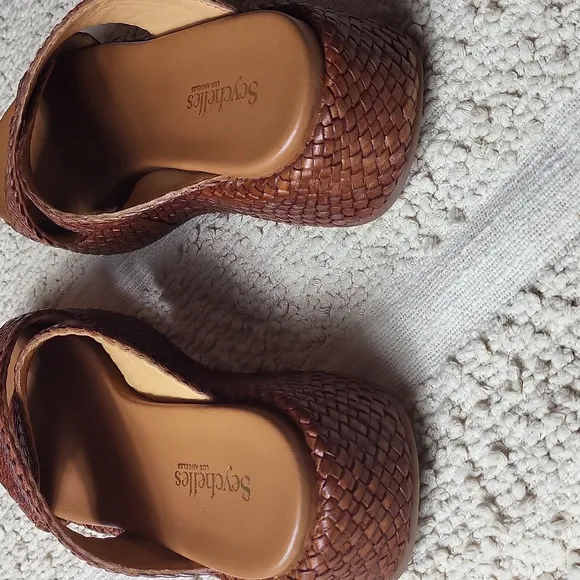 Seyshelles Leather Brown Woven Slide SOFT Sandals. Size 8,5
