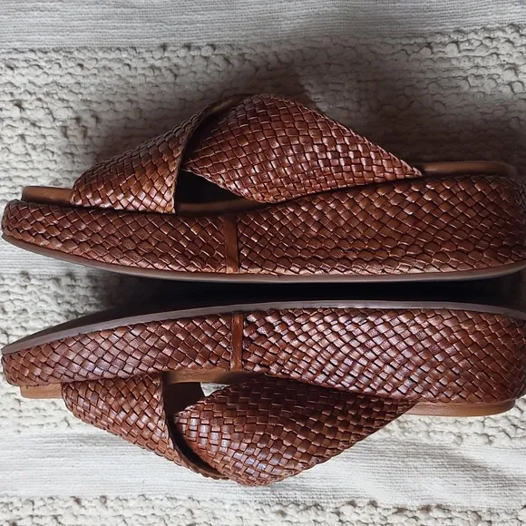 Seyshelles Leather Brown Woven Slide SOFT Sandals. Size 8,5