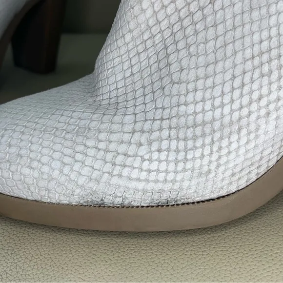 Shabbies Amsterdam Beige Snakeskin Western Slanted Heel Ankle Boot Size 38/7.5