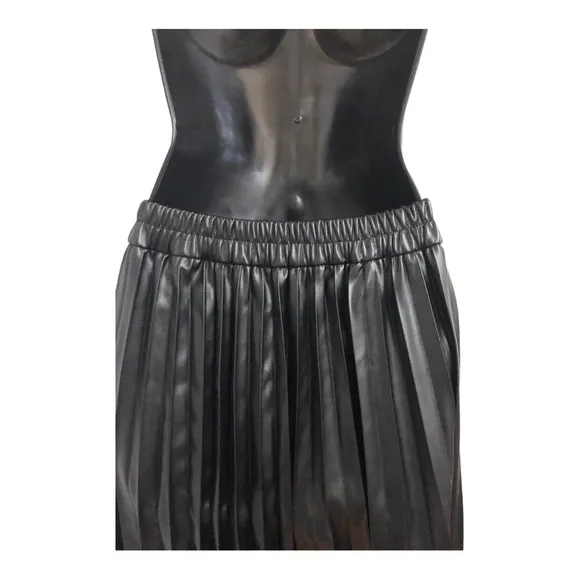 Sincerely Jules black pleather pleated circle swing skirt size small new