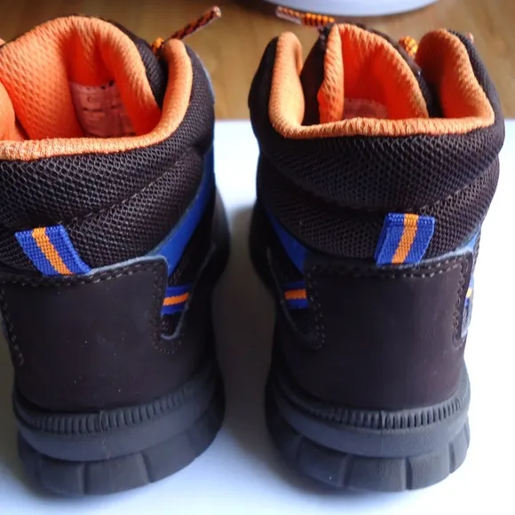 SIZE 11. Oshkosh B'gosh bumper toe boy's casual boots.