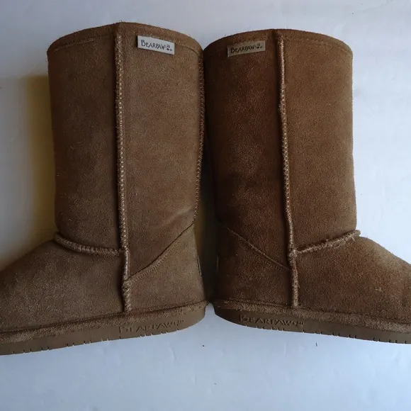 SIZE 2 youth. BEARPAW EMMA suede boots.