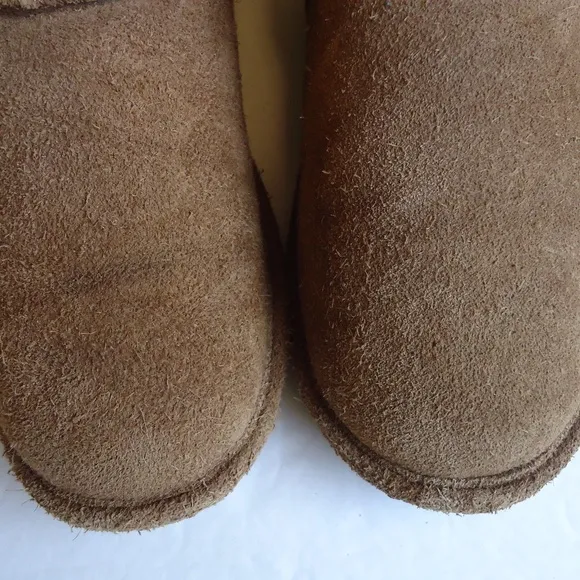 SIZE 2 youth. BEARPAW EMMA suede boots.