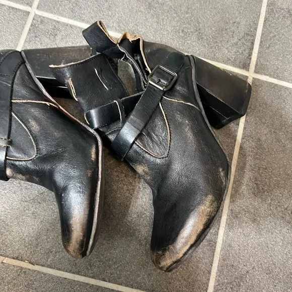 Size 8 Freebird Teddy women’s bootie