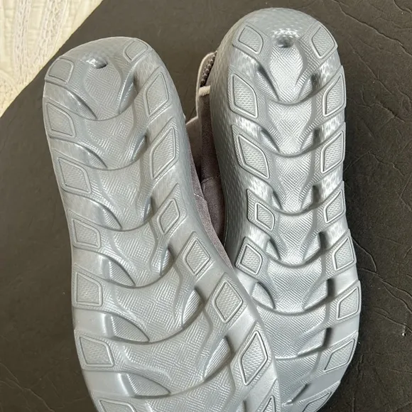 SkECHERS  GOGA MAX   ANKLE BOOTS SIZE 9  NEW