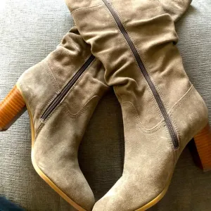 Slouchy tall suede boots. TOMMY HILFIGER