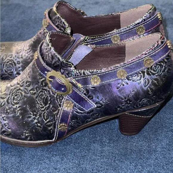 SMAIBULUN SOFFIA | ROSE EMBOSSED FLORAL RELIEF PURPLE LEATHER ANKLE BOOT sz 40/9