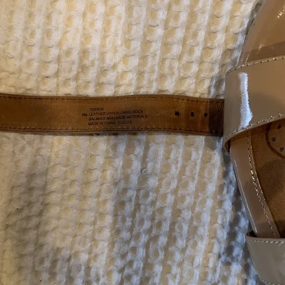 Sofft nude patent sandals