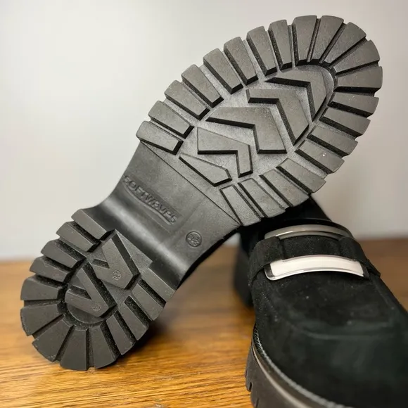 Softwaves Size 38.5 • Suede Vanna Black Platform Loafer Shoes.
