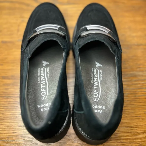 Softwaves Size 38.5 • Suede Vanna Black Platform Loafer Shoes.