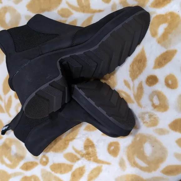 Sorel Black Leather Ankle Boots