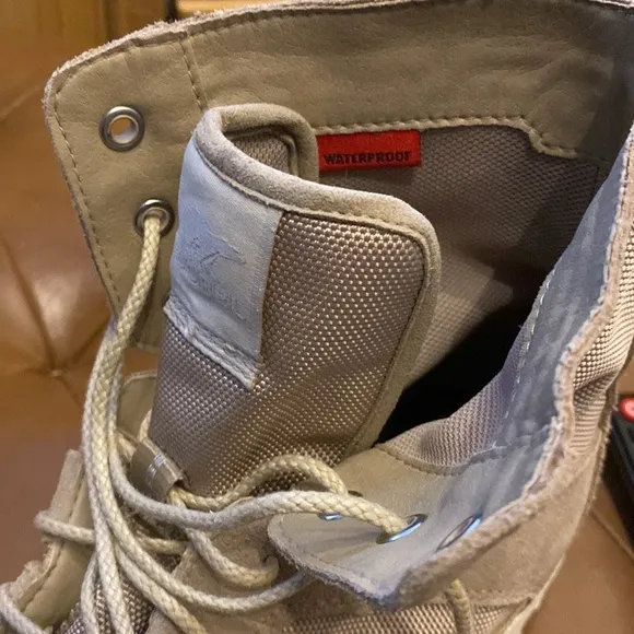 Sorel brand new work boots 🥾 tan waterproof