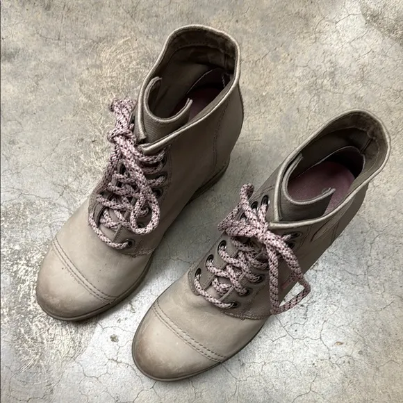 Sorel Gray Lace-Up Boots