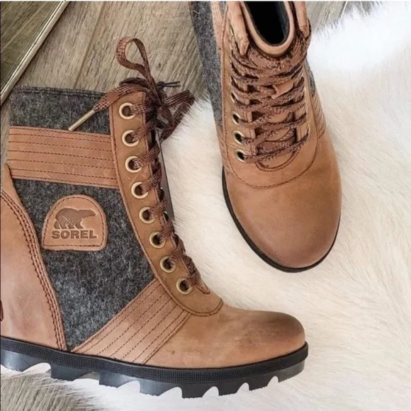 Sorel Lexi Wedge Boots Joan of Arctic Size 8