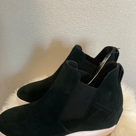 Sorel Out N About Black Suede Ankle Boots