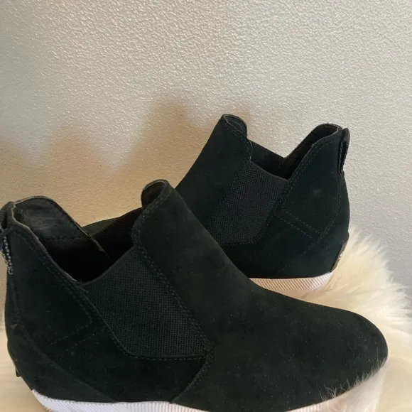 Sorel Out N About Black Suede Ankle Boots