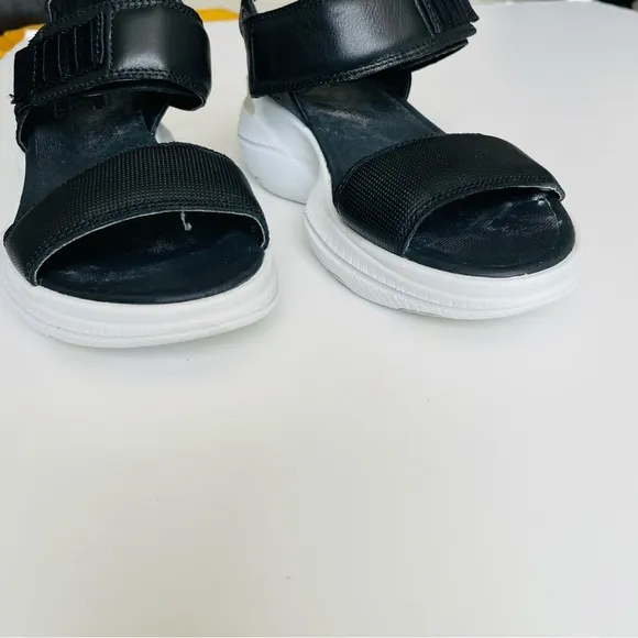 Sorel SIZE 7 Explorer Blitz Stride Sandals in black