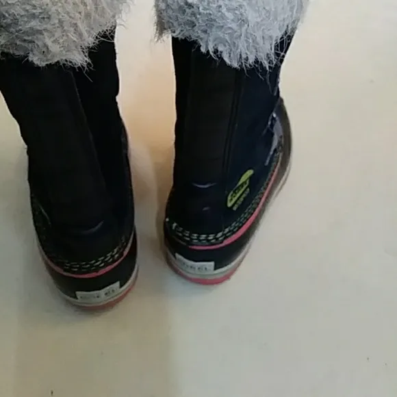 Sorel winter boots-sz 4