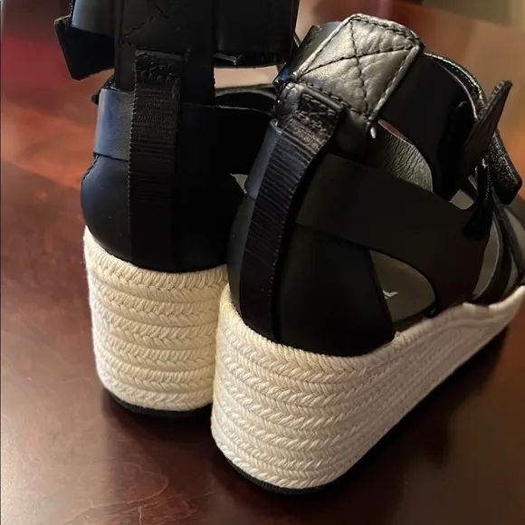 Sorel Women's Cameron Multi StrapWedge Sandal color black size 8