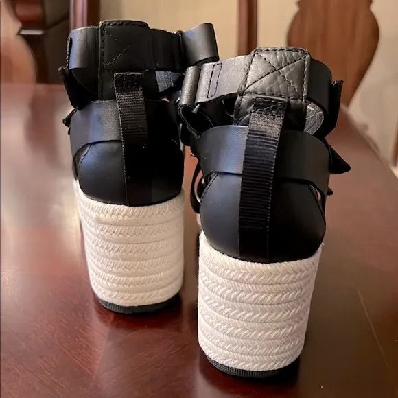 Sorel Women's Cameron Multi StrapWedge Sandal color black size 8