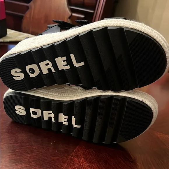 Sorel Women's Cameron Multi StrapWedge Sandal color black size 8