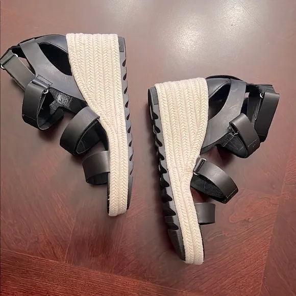 Sorel Women's Cameron Multi StrapWedge Sandal color black size 8