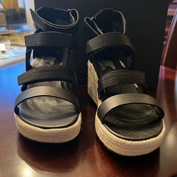 Sorel Women's Cameron Multi StrapWedge Sandal color black size 8