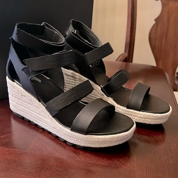 Sorel Women's Cameron Multi StrapWedge Sandal color black size 8