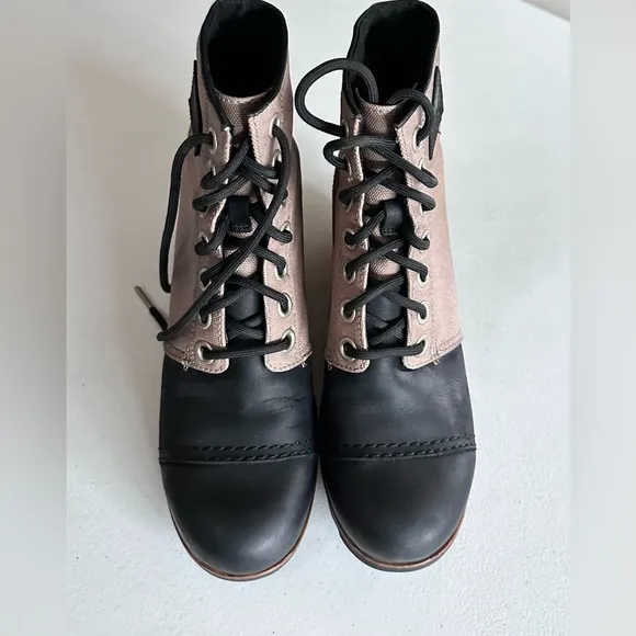 Sorel Women’s PDX Wedge Lace Up Boots Black and Tan Size 8.5