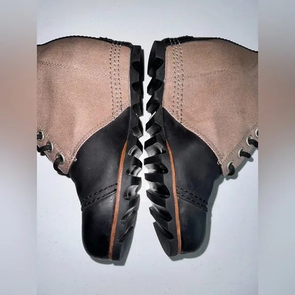 Sorel Women’s PDX Wedge Lace Up Boots Black and Tan Size 8.5