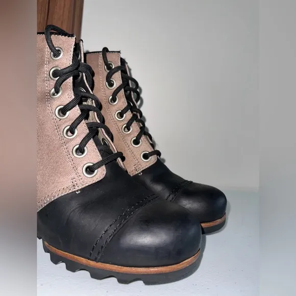 Sorel Women’s PDX Wedge Lace Up Boots Black and Tan Size 8.5