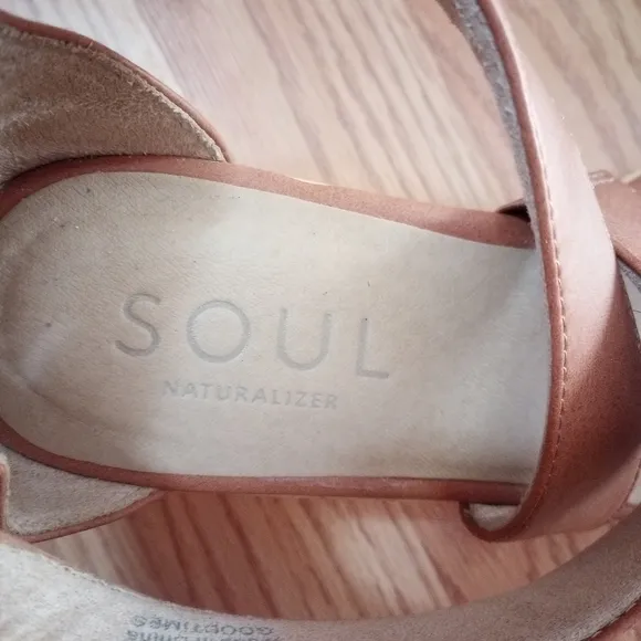 SOUL NATURALIZER Women's Tan Sandals