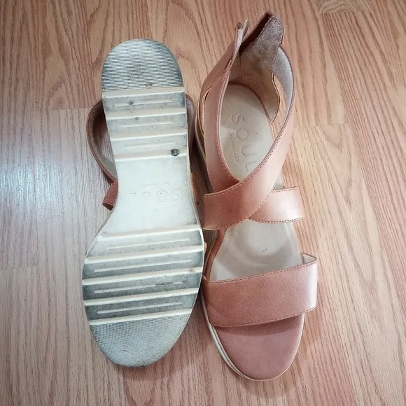SOUL NATURALIZER Women's Tan Sandals