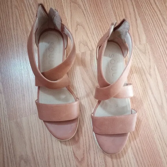 SOUL NATURALIZER Women's Tan Sandals