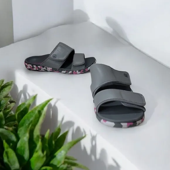 Spenco Woman's Size 8D Velcro Pink and Gray Camouflage Sandals/slip Ons