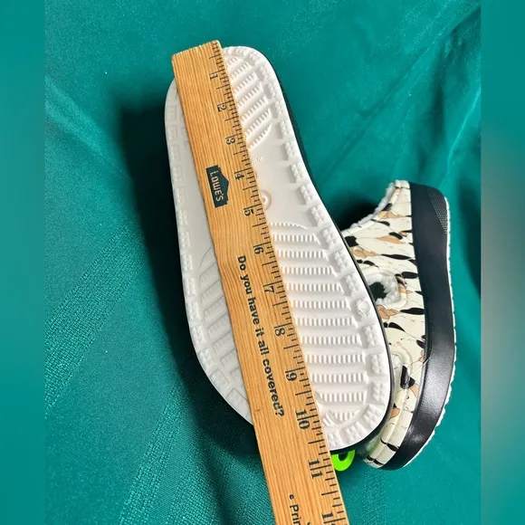 Squishmallows can cozzy croc sandals size 10