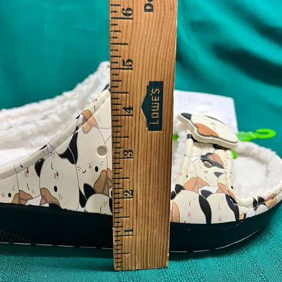 Squishmallows can cozzy croc sandals size 10