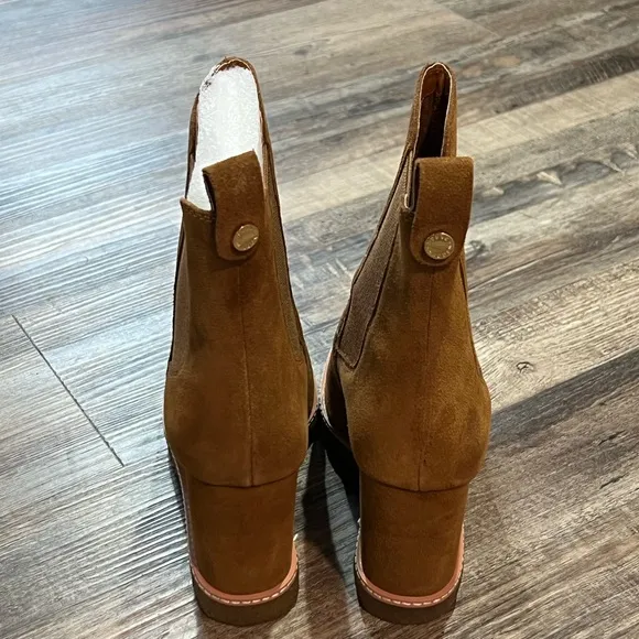 Steve Madden Brown Suede Wedge Boots w/ Rubber Soles (NWOT) Size: 9.5