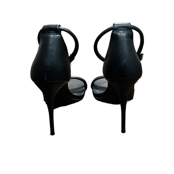 Steve Madden Nostalgic Black Sandals Size 8