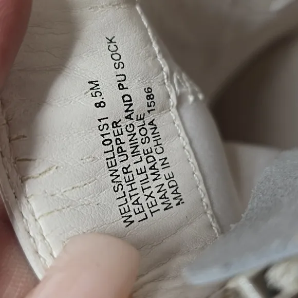 Steve Madden Wells Off White Moto Ankle Boots Size 8.5