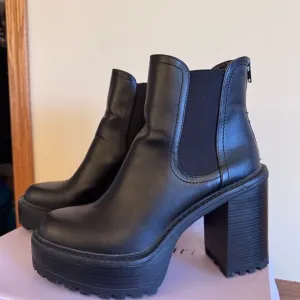 Steve Madden Women's Kamora Platform Chelsea Boots Black Size 10