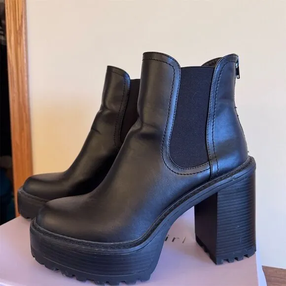 Steve Madden Women's Kamora Platform Chelsea Boots Black Size 10