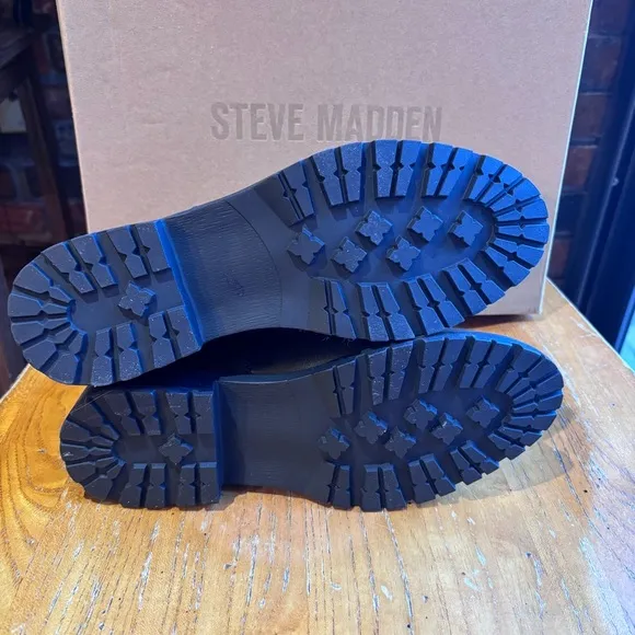 Steve Madden womens Lorali leather slip on Chelsea anklel boots black 6